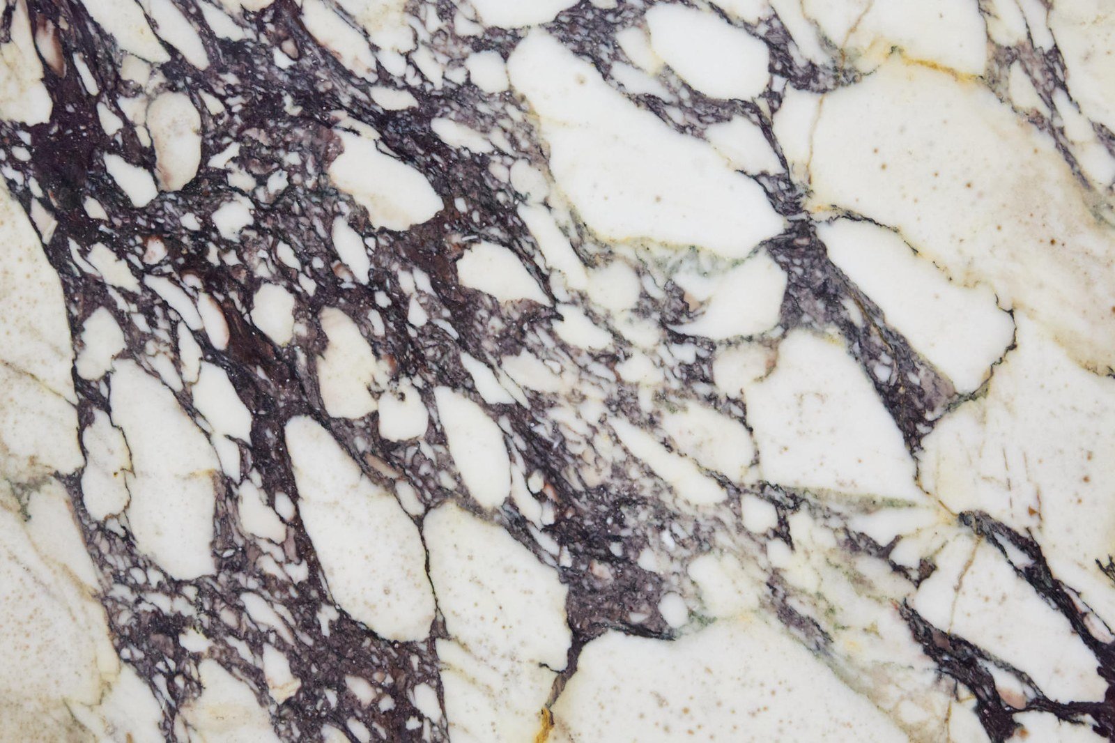 Textura de piedra natural en tonos crema y gris vista en primer plano