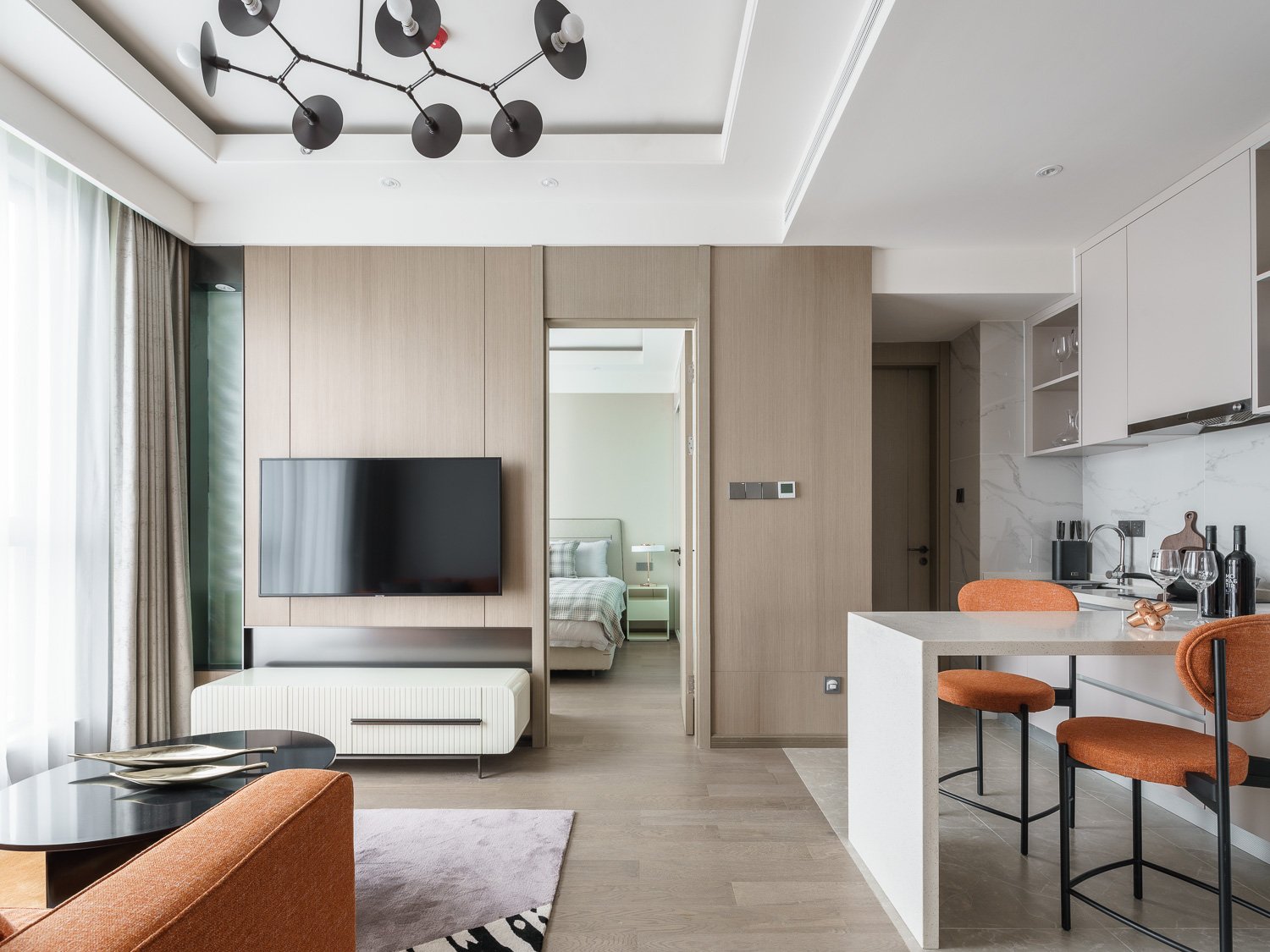 Apartamento pequeño con sala comina y comedor en espacio abierto - Top 10 muebles para apartamentos 2026