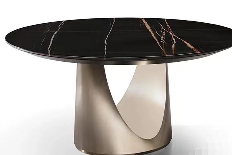 Mesa de comedor redonda T148, referencia de modelo Fenmi Casa con tablero de piedra y apoyos decorativos