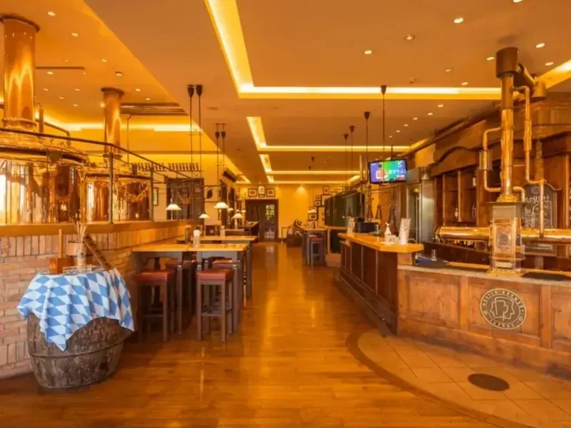 Muebles para bar de hotel — fabricación a medida Hymuebles