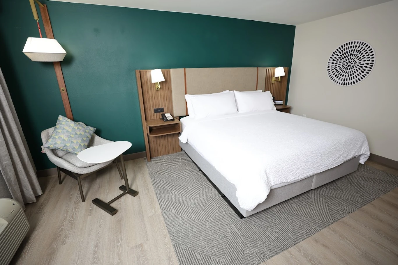 Holiday Inn Fairview Heights — guestroom furniture